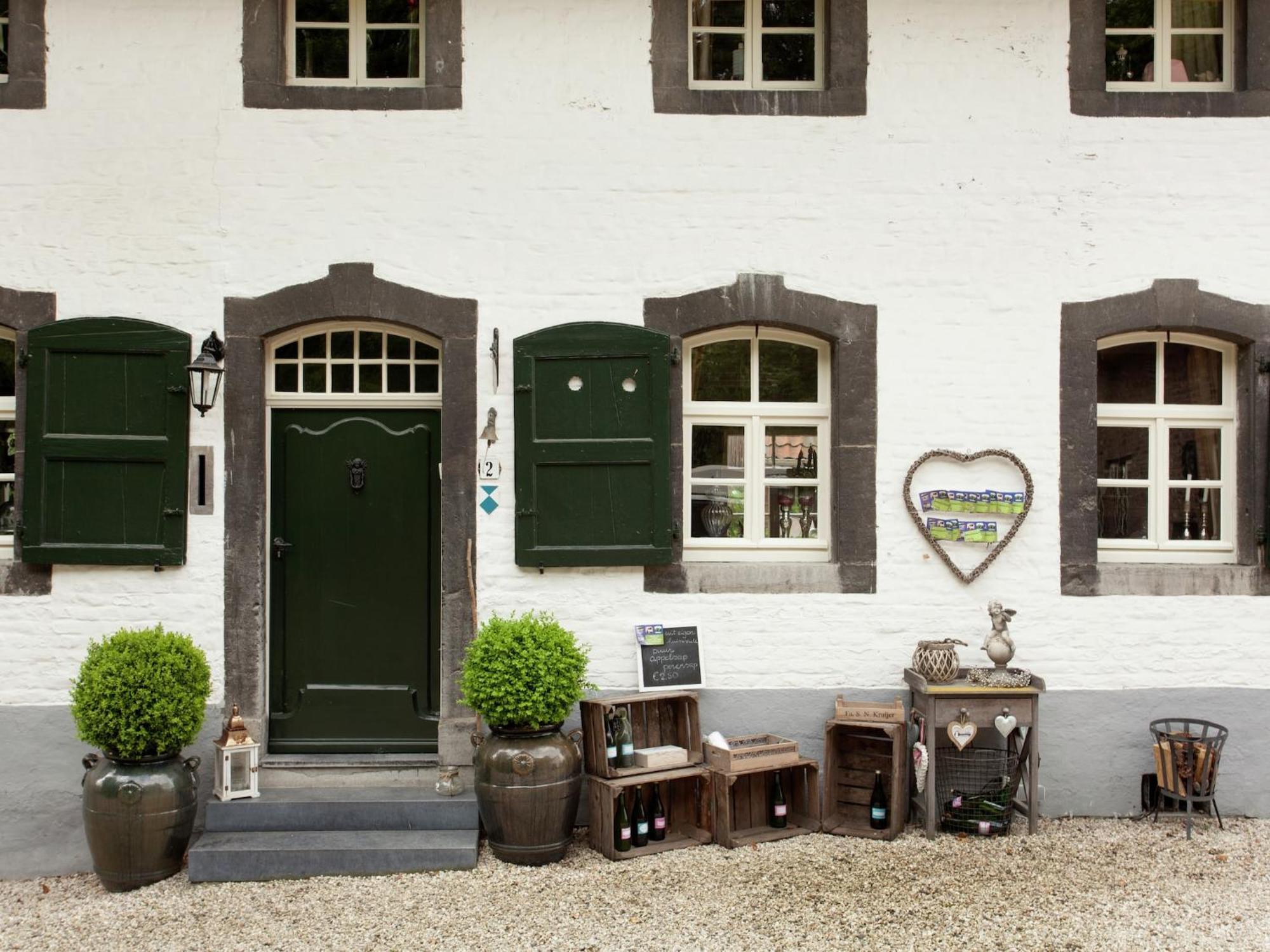 Stunning Holiday Home Near Forest In Slenaken Eksteriør billede